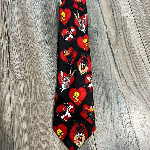 Warner Bros. Other - Looney Tunes Valentine’s Day heart tie